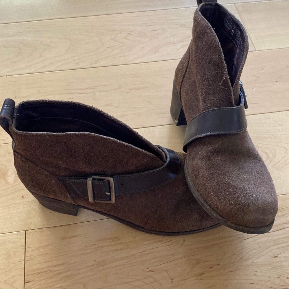 Ugg Brown Suede Boots